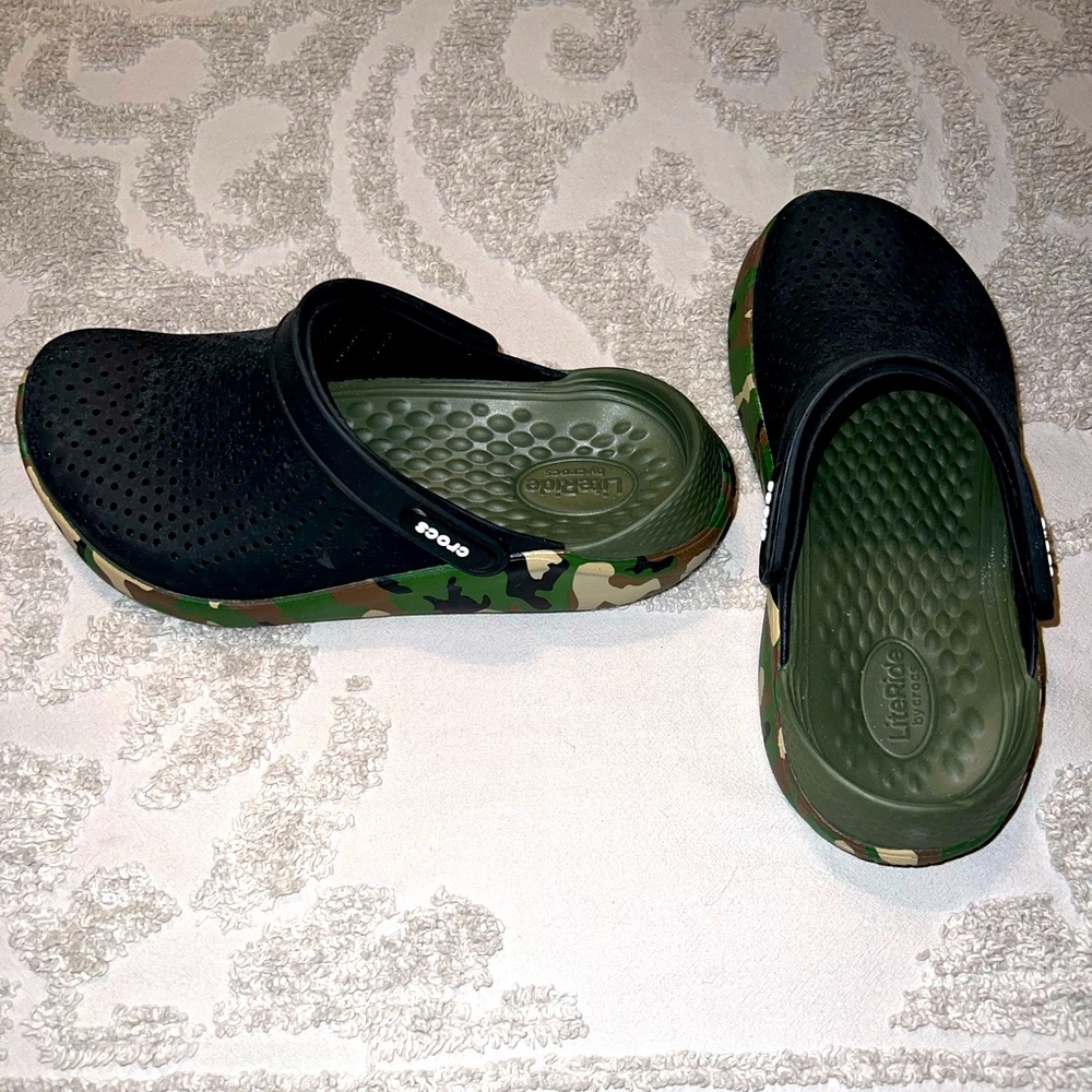 Camo Crocs-lite ride